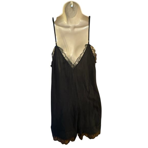 Express black lace coquette plunge romper size M - Picture 7 of 10